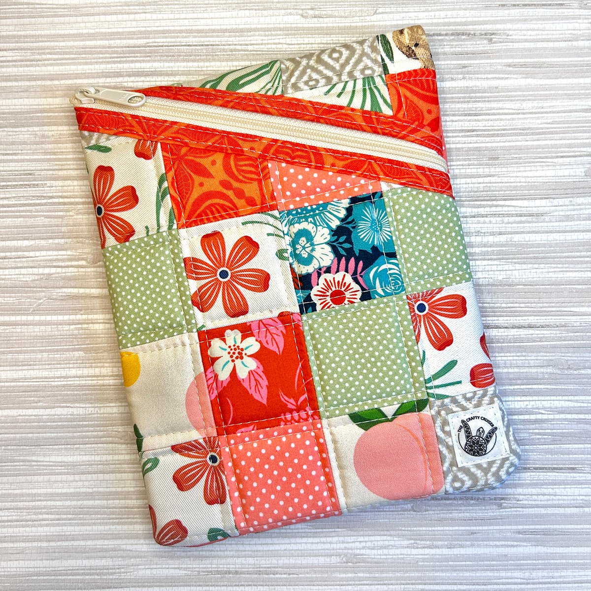 Padded E-reader Zipper Case - Quilted Patchwork Book Pouch - Fresh Floral Design E reader Journal Sleeve