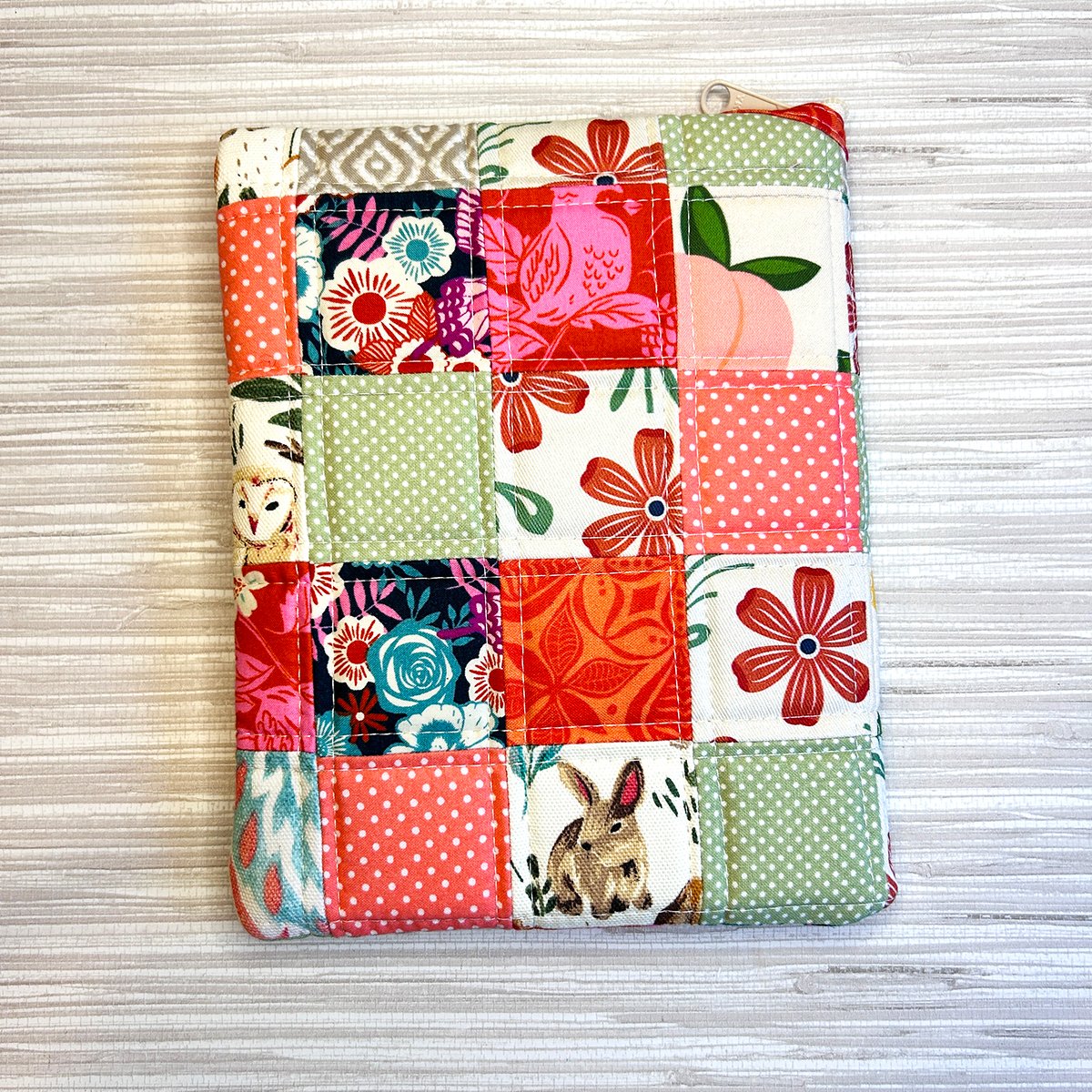 Padded E-reader Zipper Case - Quilted Patchwork Book Pouch - Fresh Floral Design E reader Journal Sleeve - Image 4