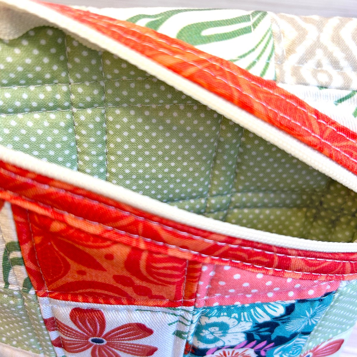 Padded E-reader Zipper Case - Quilted Patchwork Book Pouch - Fresh Floral Design E reader Journal Sleeve - Image 5