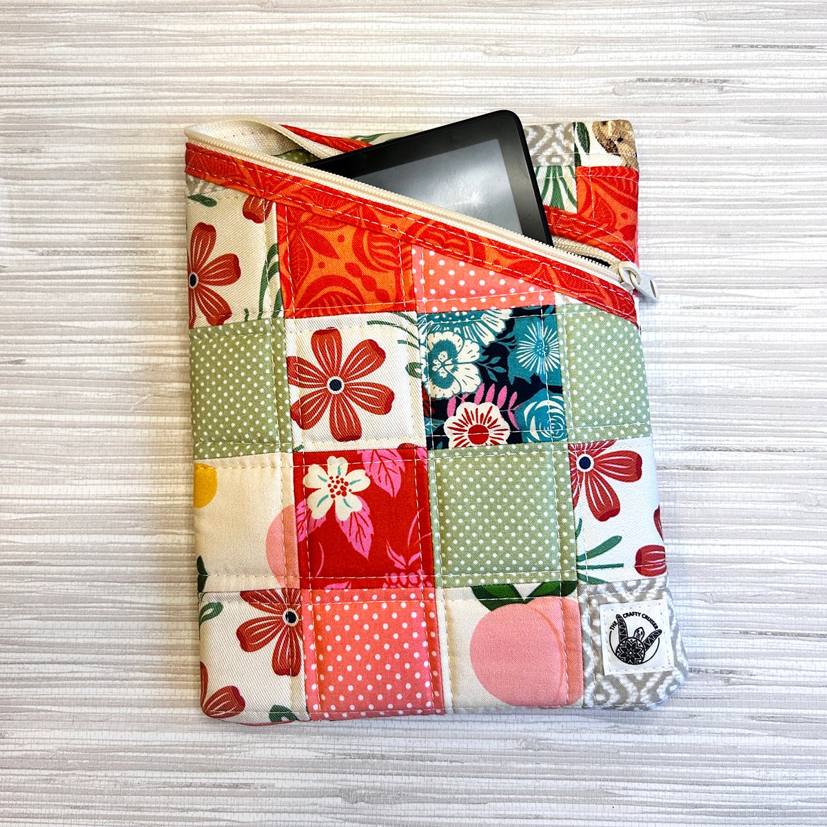 Padded E-reader Zipper Case - Quilted Patchwork Book Pouch - Fresh Floral Design E reader Journal Sleeve - Image 6