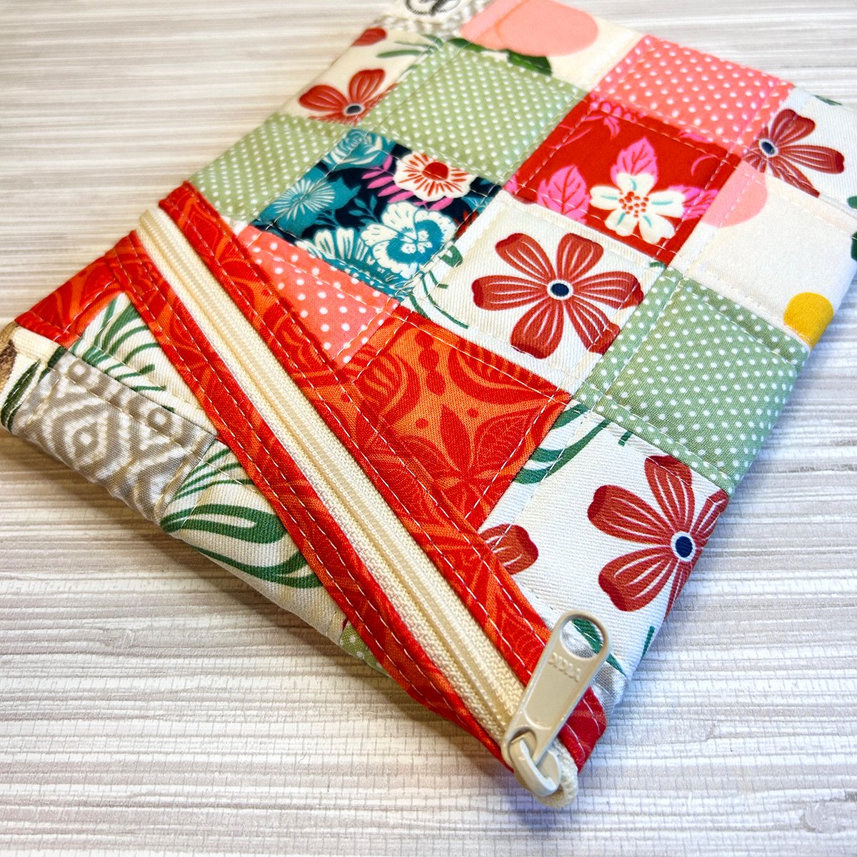 Padded E-reader Zipper Case - Quilted Patchwork Book Pouch - Fresh Floral Design E reader Journal Sleeve - Image 7